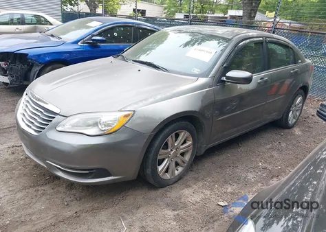 2013 Chrysler 200 Touring z USA, uszkodzony, nr VIN 1C3CCBBB5DN714654